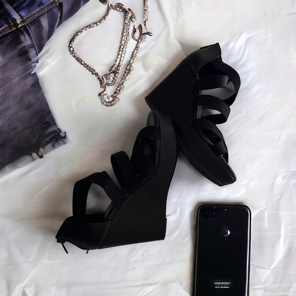 Torrid Black Stretchy platform wedge sandals. Zip up heel. Easy on off. 9.5 Wide - Picture 12 of 15